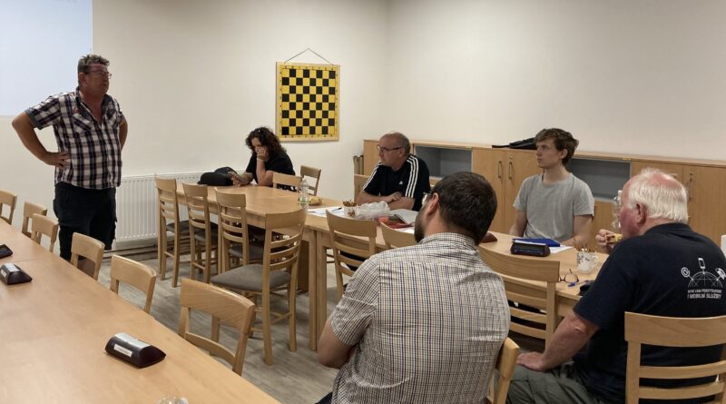 Mezinárodní den šachu a jak hrát podle pravidel – 100 výročí založení FIDE – akce v rámci grantového programu Šachy na Vysočině v Pelhřimově